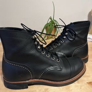 Red wing Iron Ranger 8084 size 7D Mens.

Black